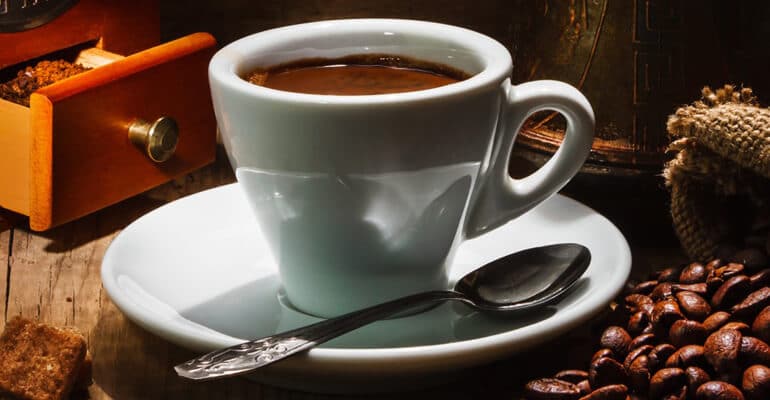 Может ли крепкий кофе вызвать запор?