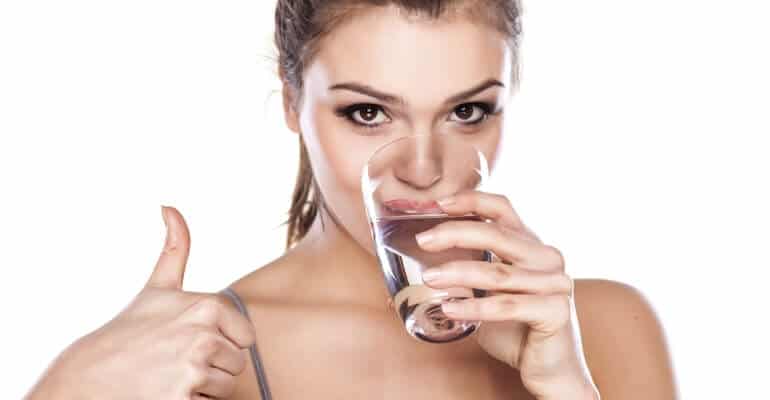 как пить воду при запорах
